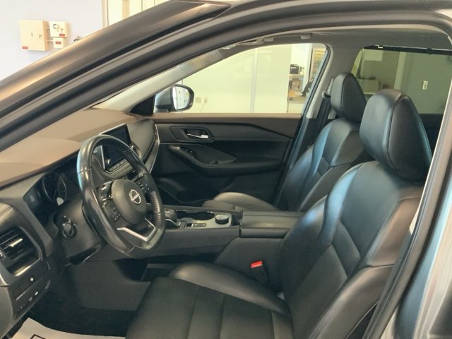 Used 2023 Nissan Rogue SV w/ SV Premium B Package image 12