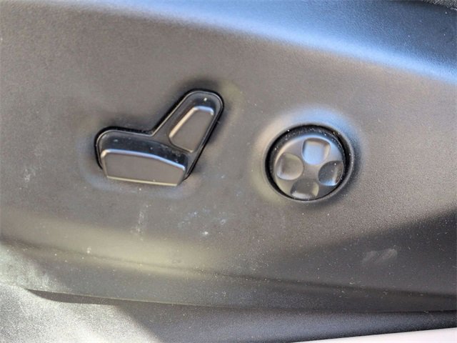 Certified 2023 Chrysler Pacifica Touring-L image 13