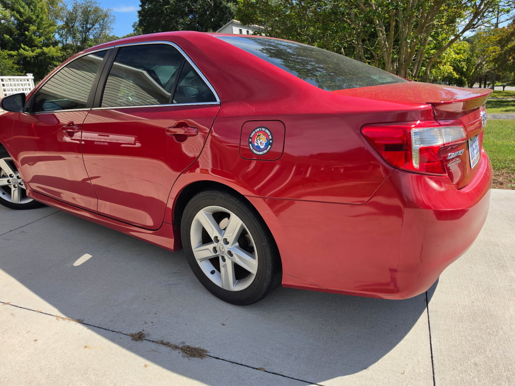 Used 2012 Toyota Camry SE FWD image 3