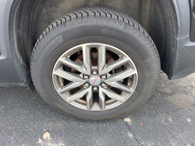 Used 2019 GMC Acadia SLE w/ LPO, Floor Liner Package FWD image 9