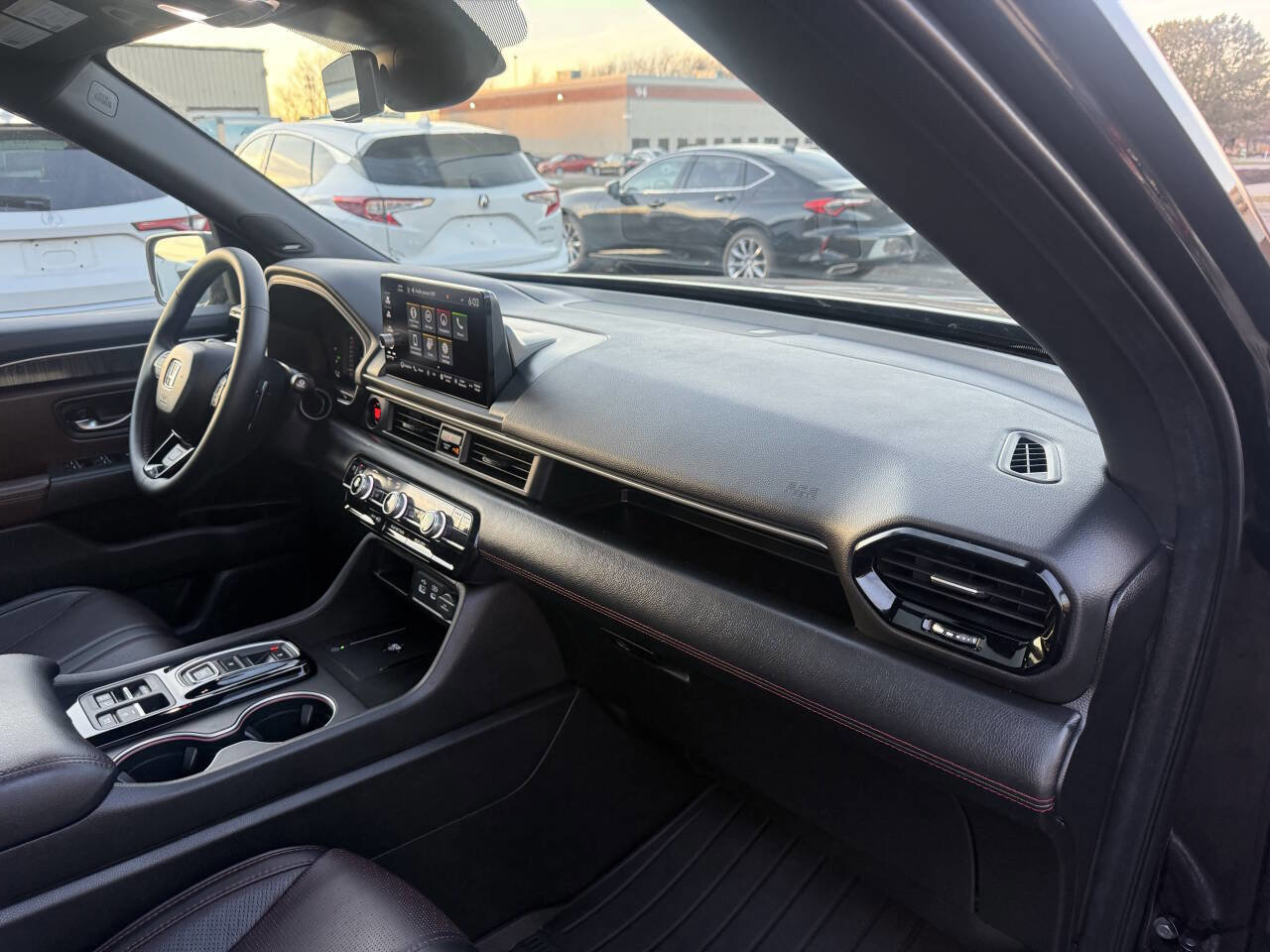 Used 2025 Honda Pilot Black Edition image 33