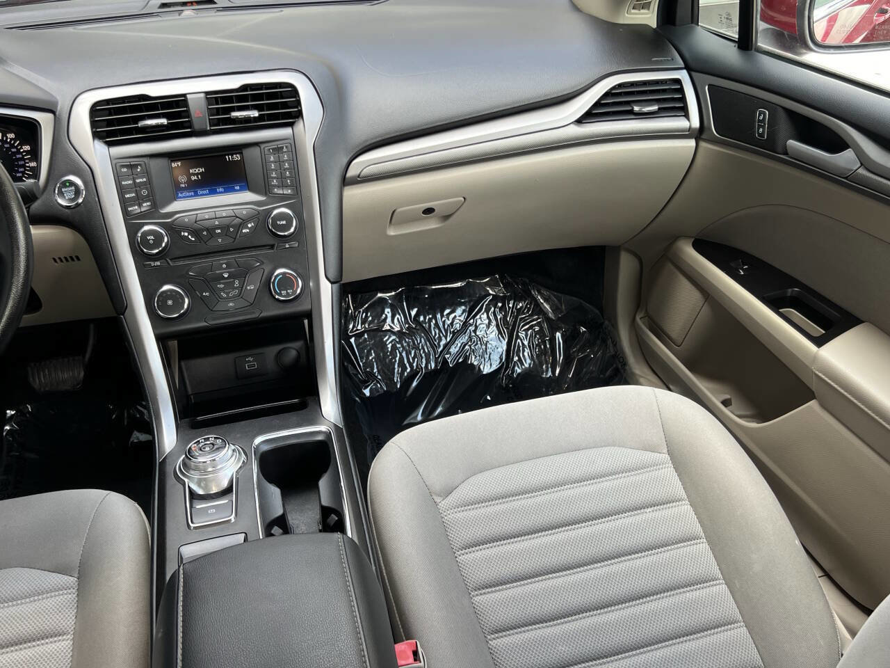 Used 2017 Ford Fusion SE FWD image 21
