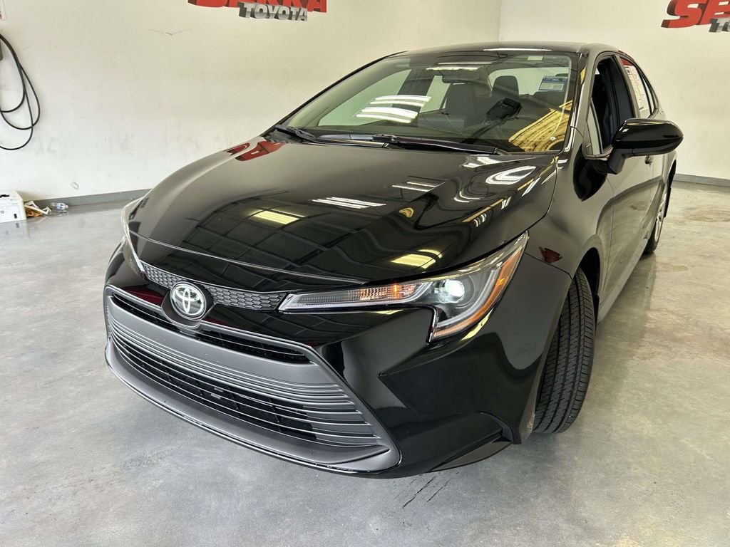 Used 2026 Toyota Corolla LE FWD image 7