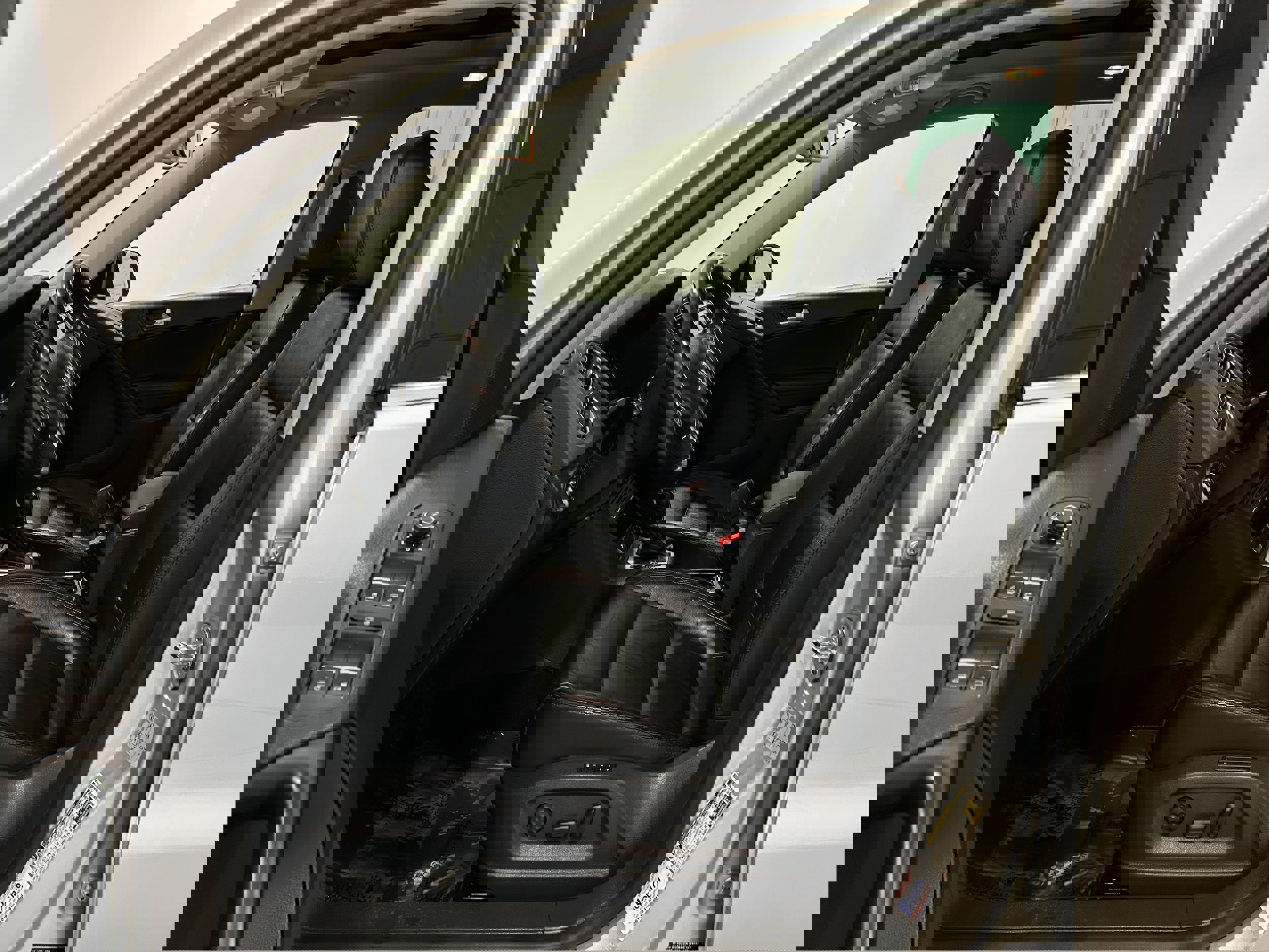 Used 2017 Volkswagen Tiguan Sport image 6