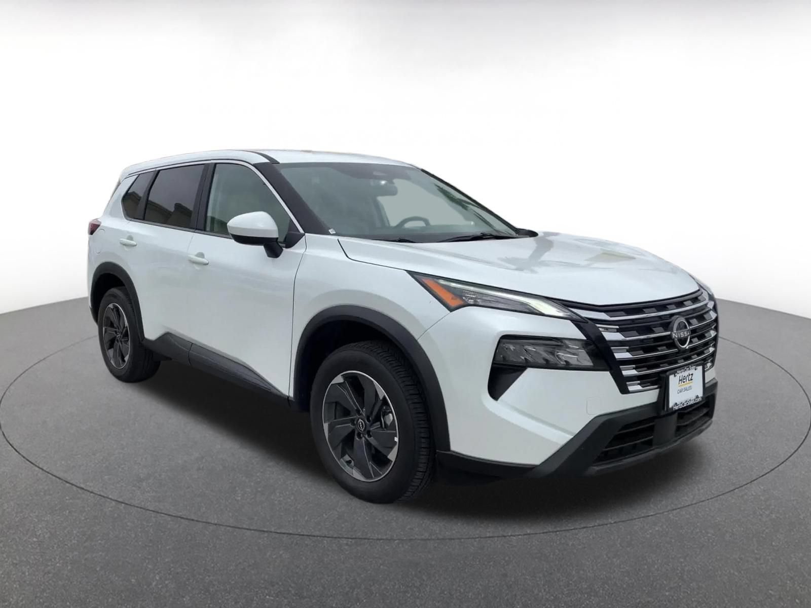Used 2025 Nissan Rogue SV FWD image 3