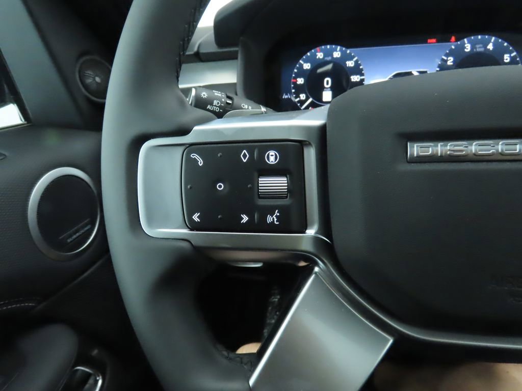 Used 2024 Land Rover Discovery Dynamic SE image 11