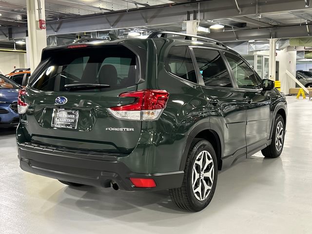 Used 2023 Subaru Forester Premium image 2