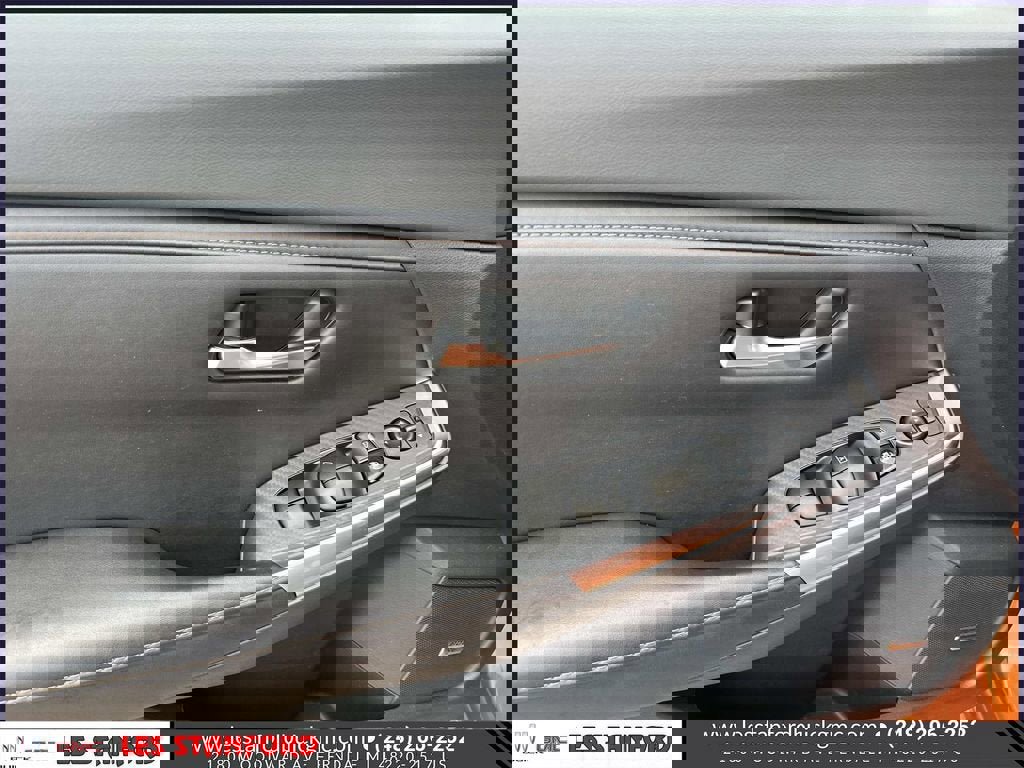 Used 2022 Nissan Sentra SR w/ SR Premium Package image 16