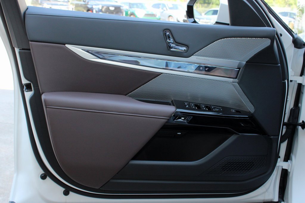 Used 2025 BMW 740i image 20