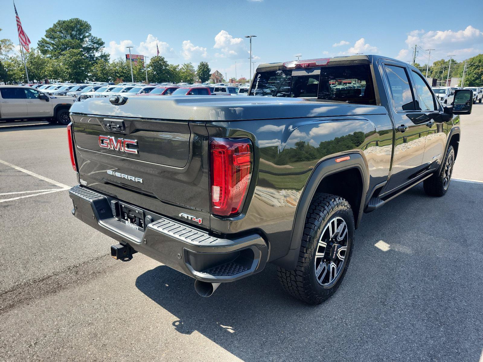 Used 2023 GMC Sierra 2500 AT4 w/ AT4 Premium Plus Package AWD/4WD image 3