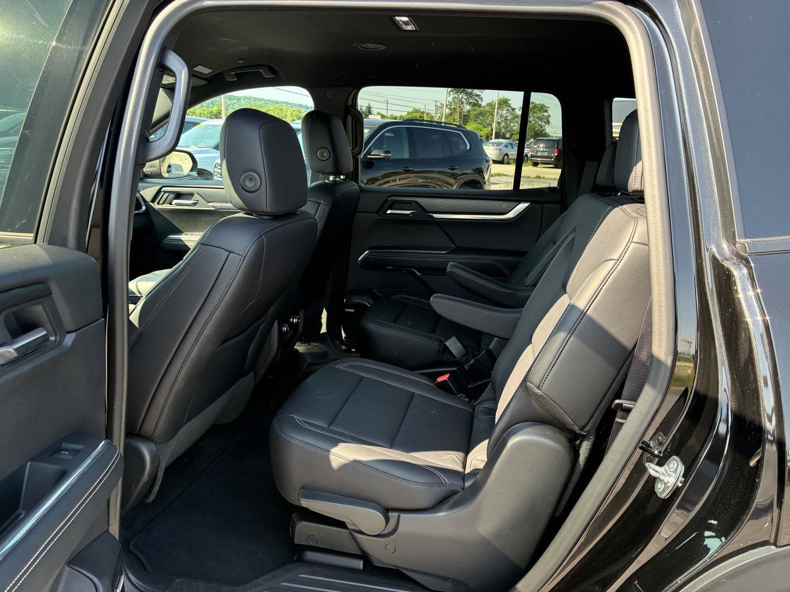 Used 2025 GMC Acadia Elevation w/ Elevation Premium Package AWD/4WD image 26