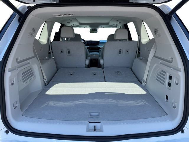 Used 2025 Buick Enclave Avenir AWD/4WD image 18
