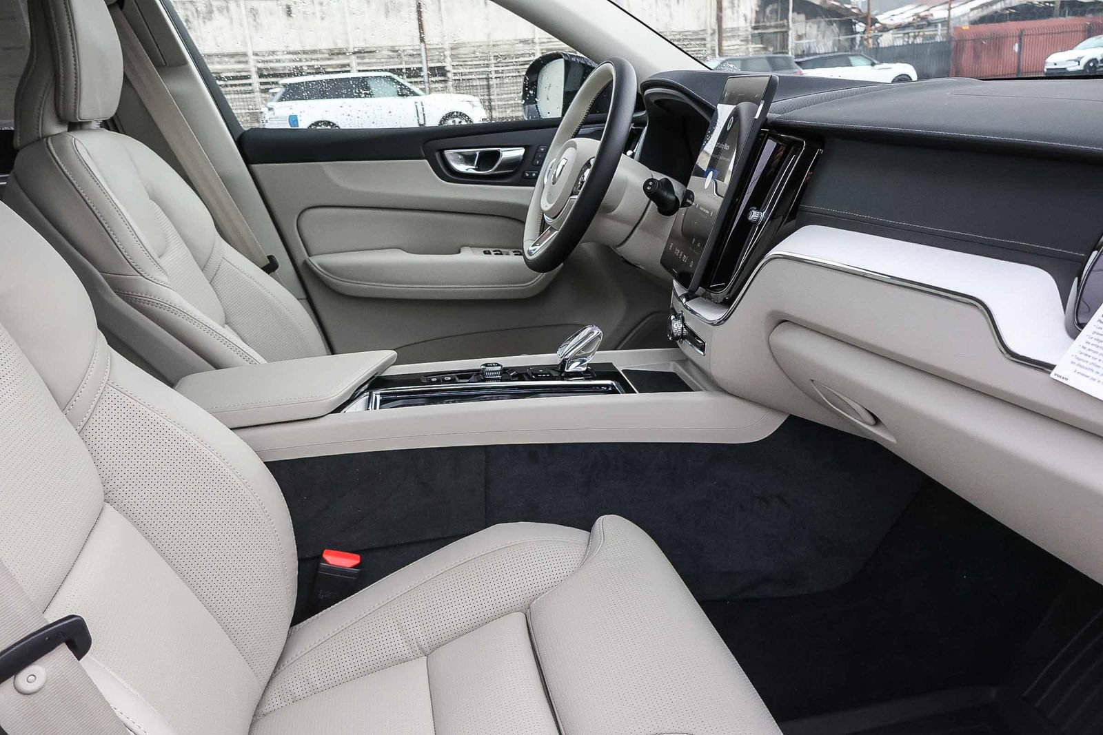 New 2026 Volvo XC60 T8 Ultra w/ Protection Package Premier image 18