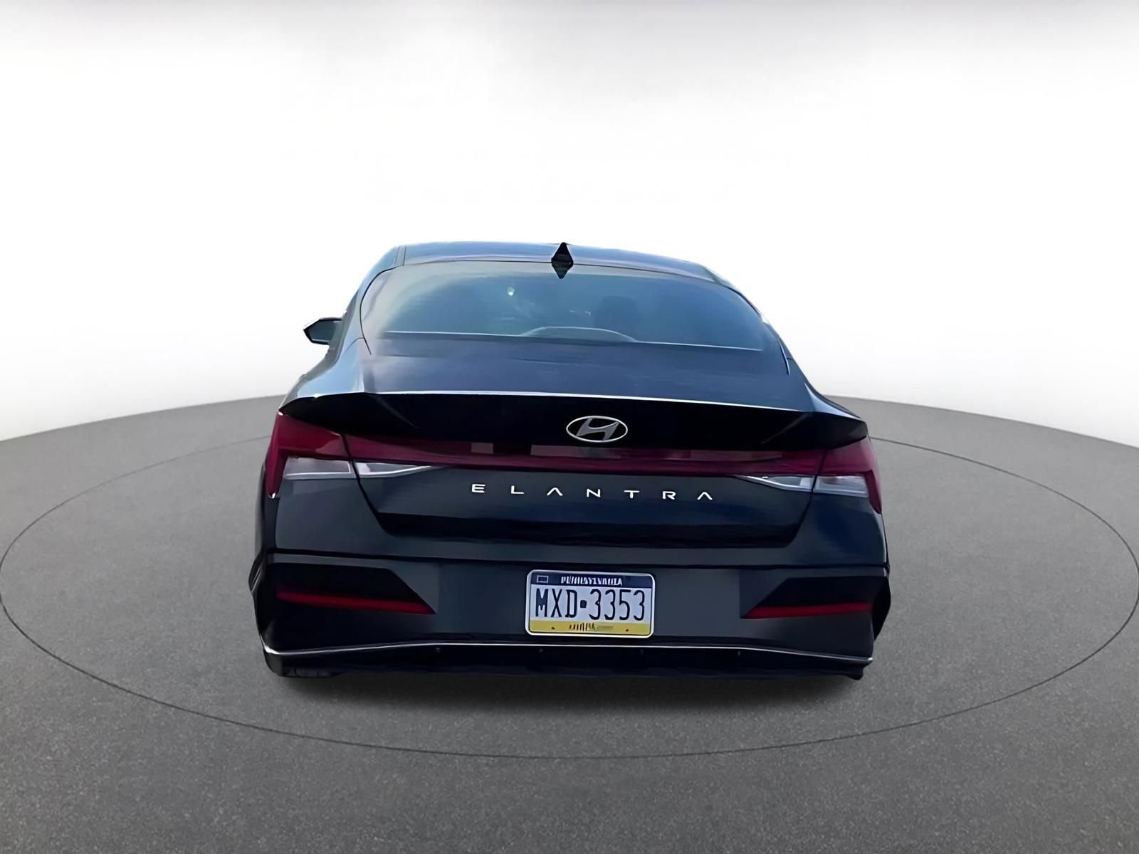 Used 2025 Hyundai Elantra SEL image 12