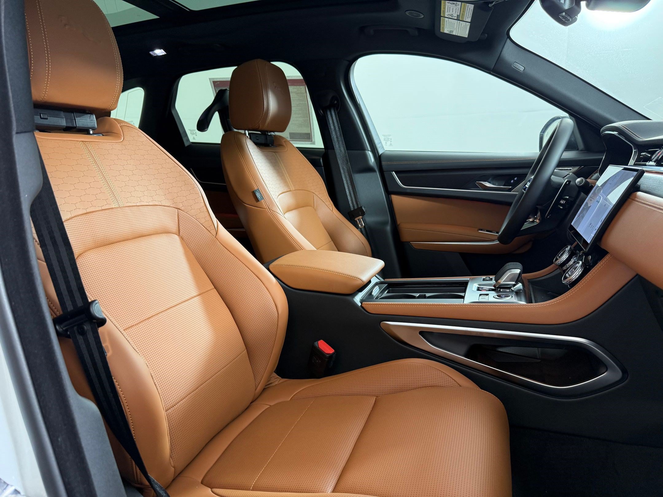 New 2026 Jaguar F-PACE R-Dynamic S AWD/4WD image 22