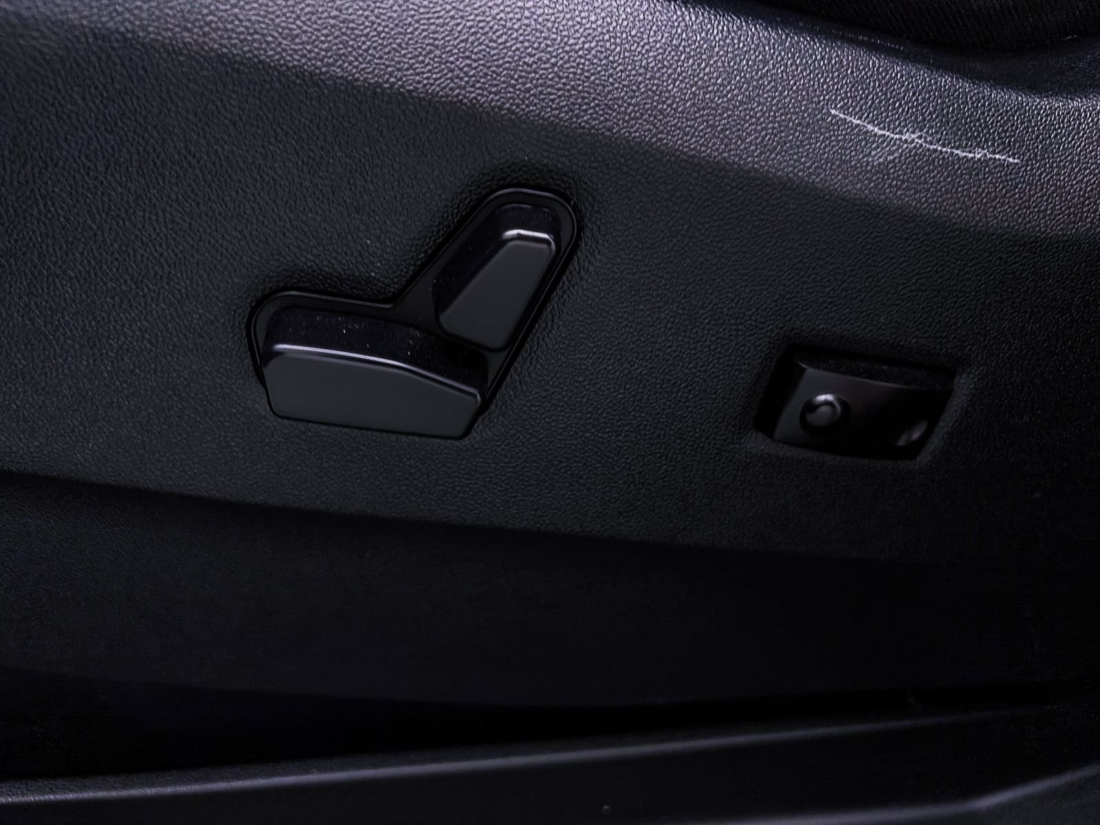 Used 2020 Dodge Grand Caravan SE FWD image 12