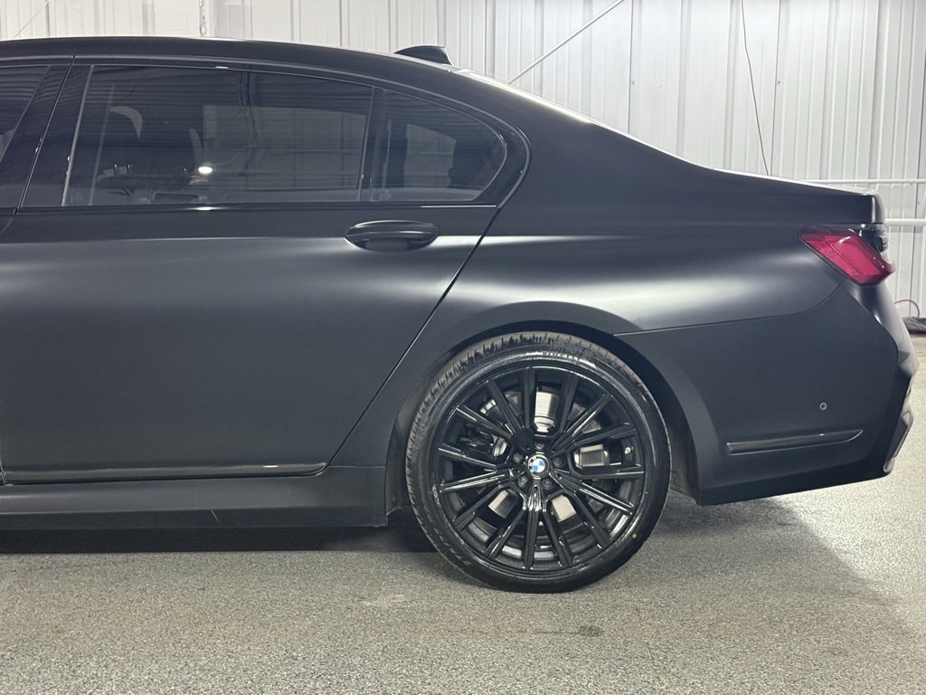 Used 2022 BMW 750i xDrive w/ Luxury Rear Seating Package image 12