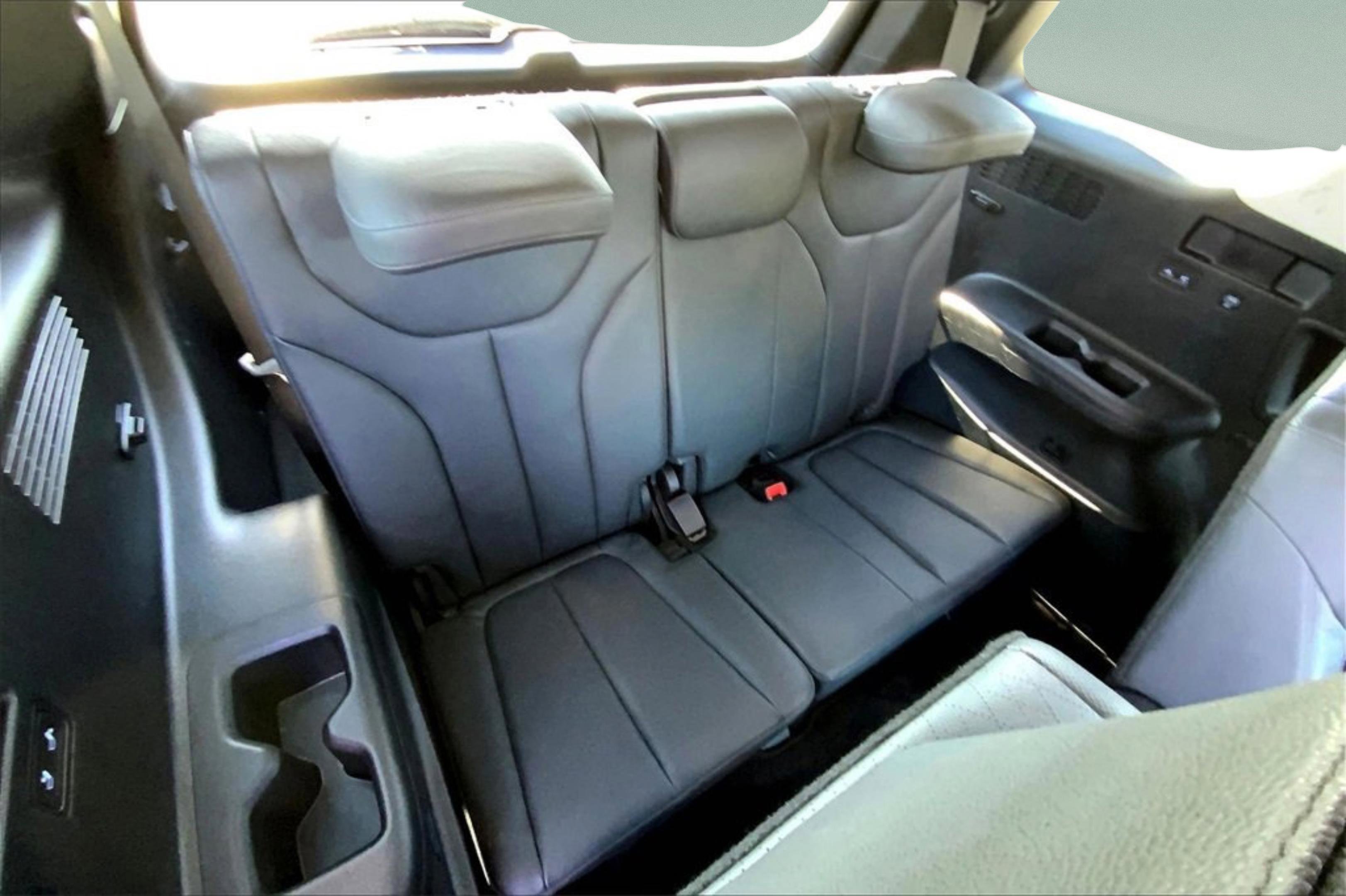 Used 2022 Hyundai Palisade SEL w/ Premium Package image 29