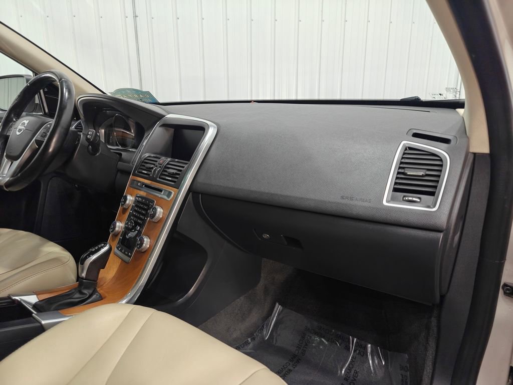 Used 2017 Volvo XC60 T5 Inscription w/ Preferred Option Package image 34