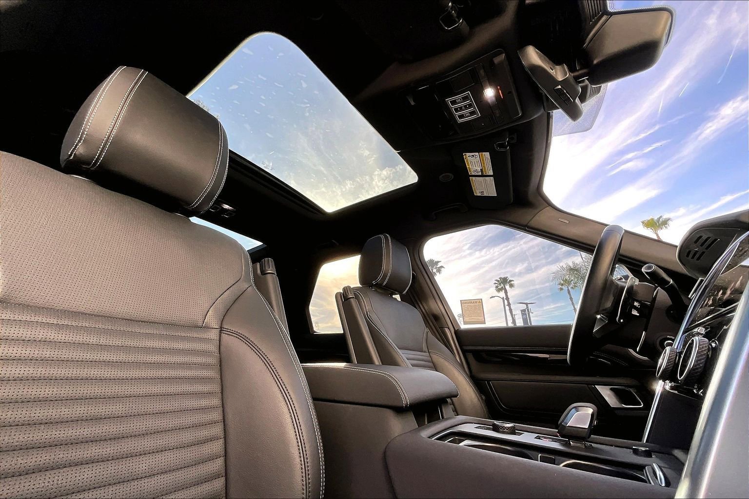 Used 2023 Land Rover Discovery S R-Dynamic image 21