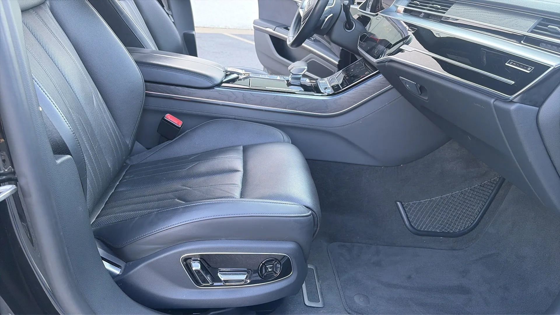 Used 2022 Audi A8 L 3.0T w/ Executive Package AWD/4WD image 56