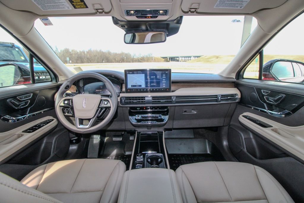 Used 2023 Lincoln Corsair Reserve AWD/4WD image 10