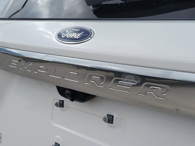 Certified 2021 Ford Explorer Platinum w/ Equipment Group 601A image 12