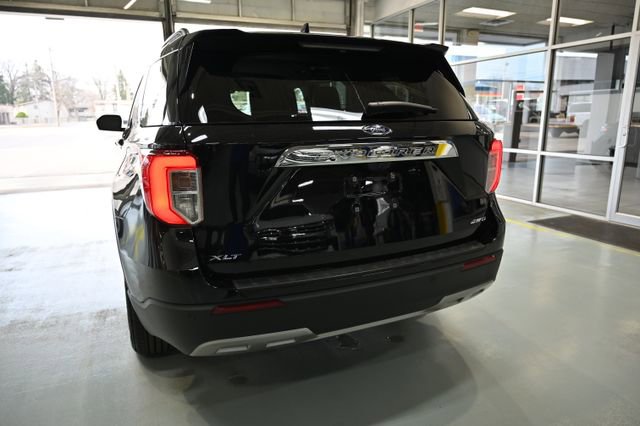 Used 2022 Ford Explorer XLT w/ Equipment Group 202A image 6