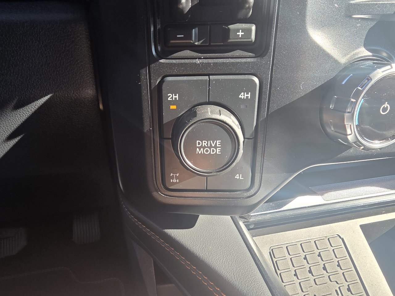 Used 2024 Ford F250 Platinum w/ FX4 Off-Road Package image 21