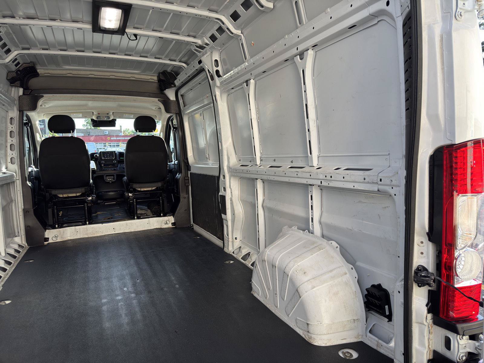 Used 2025 RAM ProMaster 2500 w/ Convenience Group FWD image 8