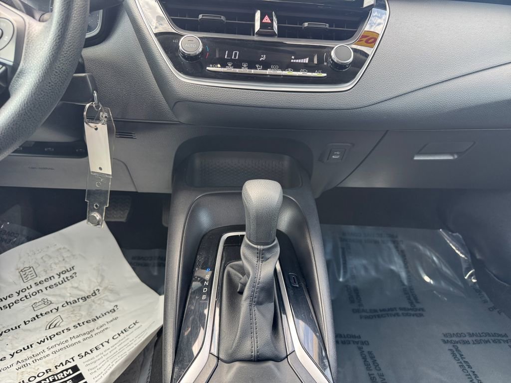 Used 2025 Toyota Corolla LE FWD image 11