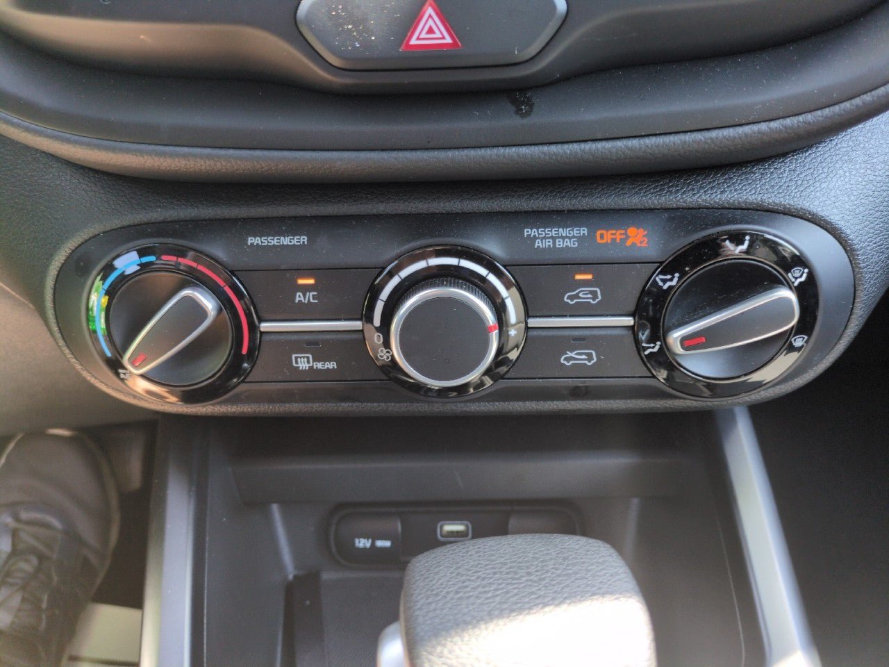 Certified 2025 Kia Soul LX w/ LX Technology Package FWD image 20