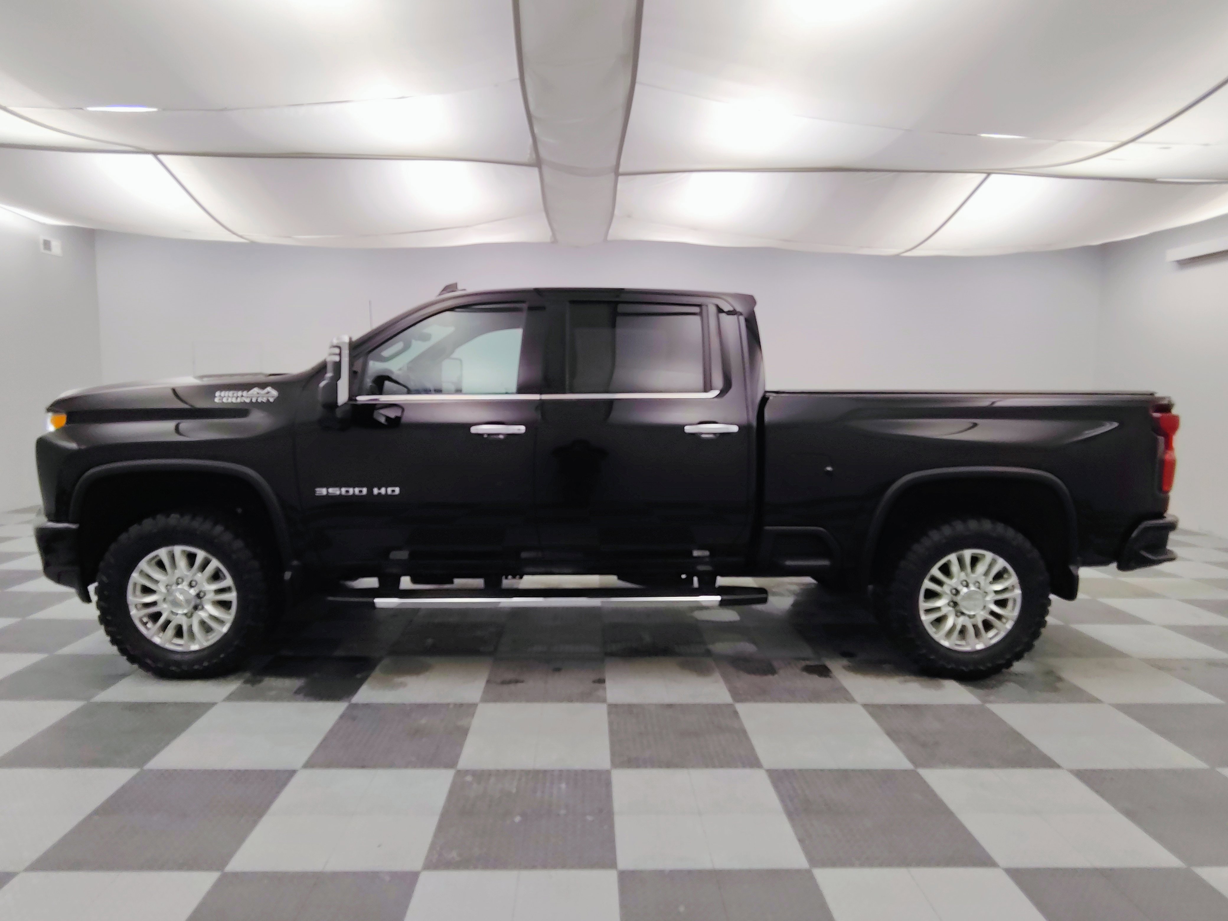 Used 2022 Chevrolet Silverado 3500 High Country w/ Technology Package image 5