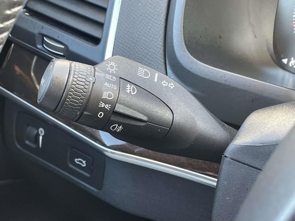 Used 2019 Volvo XC90 T6 Momentum w/ Advanced Package image 13