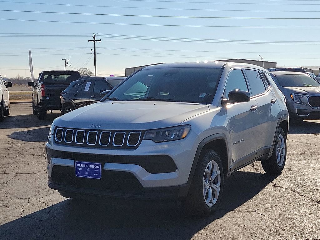 Used 2025 Jeep Compass Sport image 2