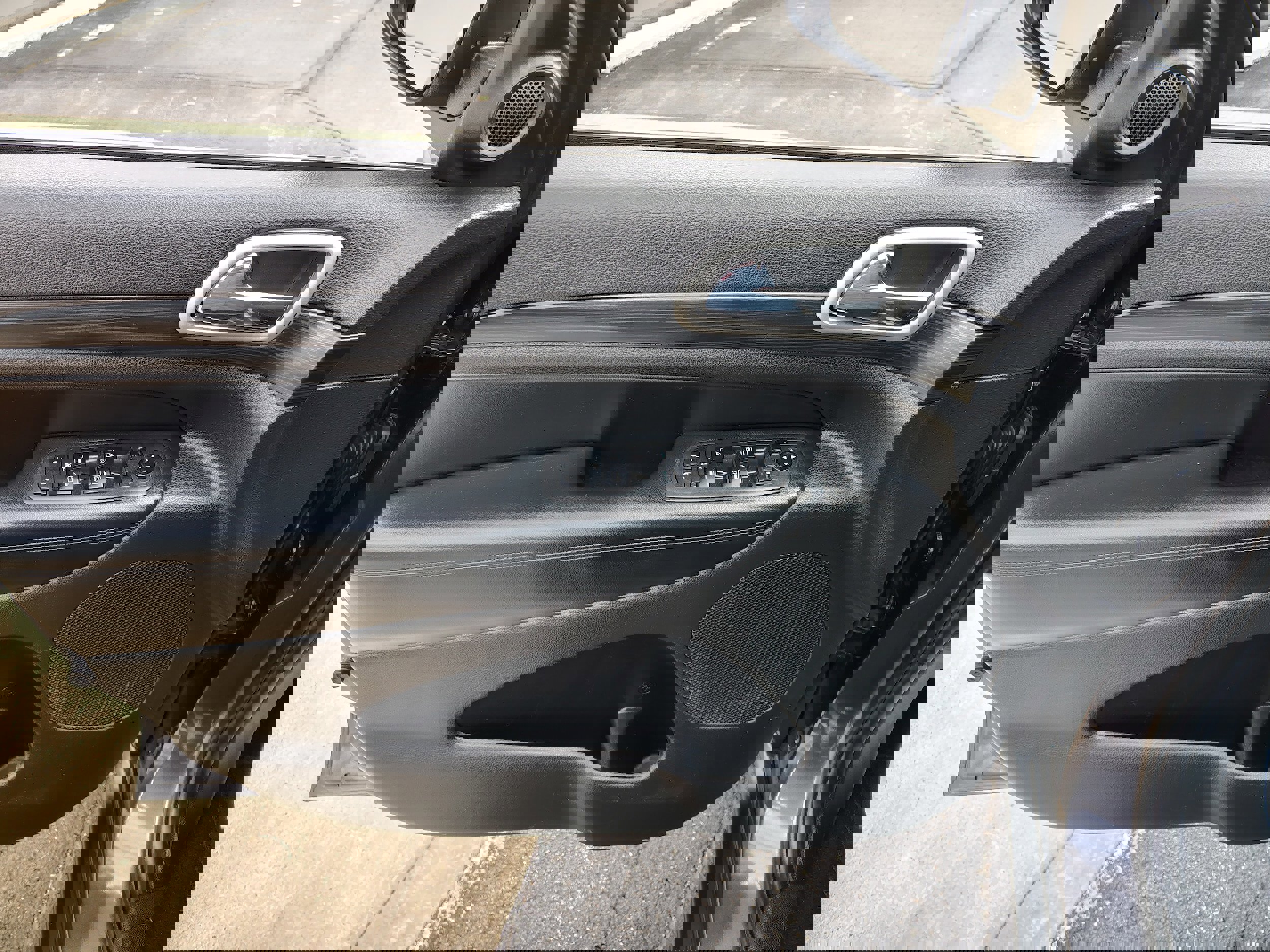 Certified 2021 Jeep Grand Cherokee Laredo image 21