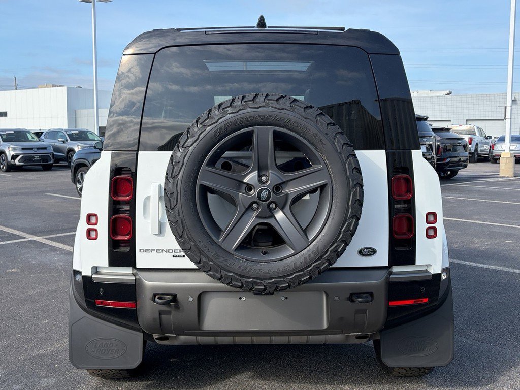 Used 2022 Land Rover Defender 90 X-Dynamic S image 3
