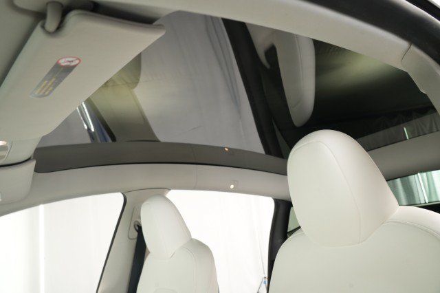 Used 2025 Tesla Model Y Performance AWD/4WD image 35