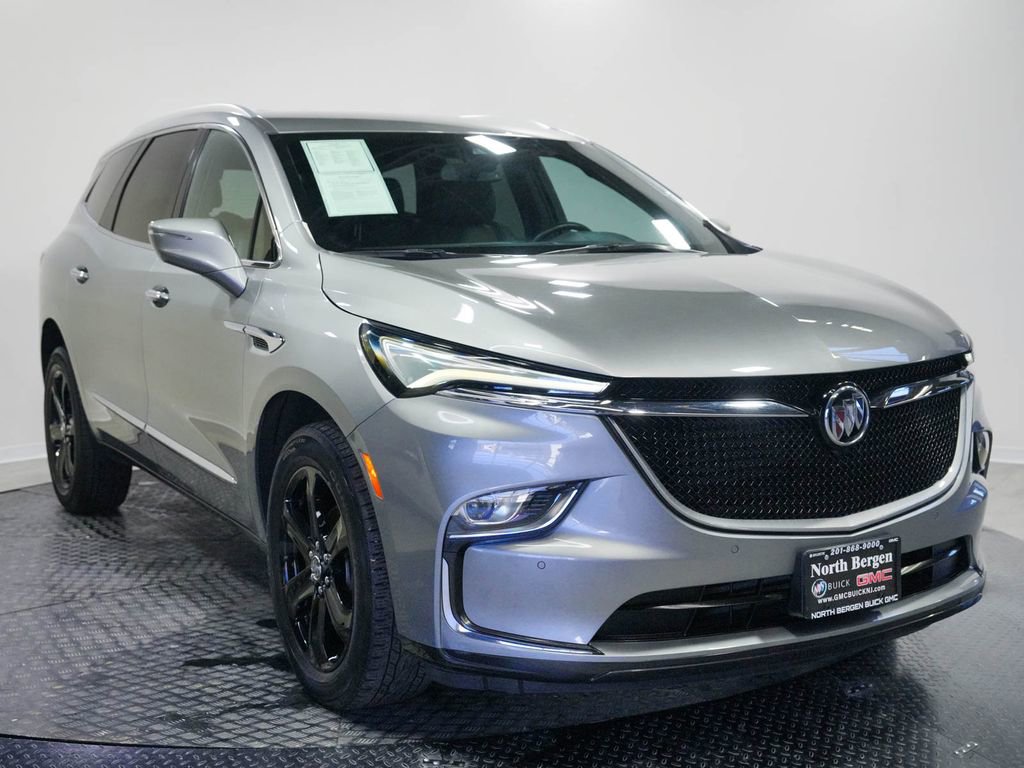 Used 2023 Buick Enclave Essence w/ Sport Touring Edition AWD/4WD image 3