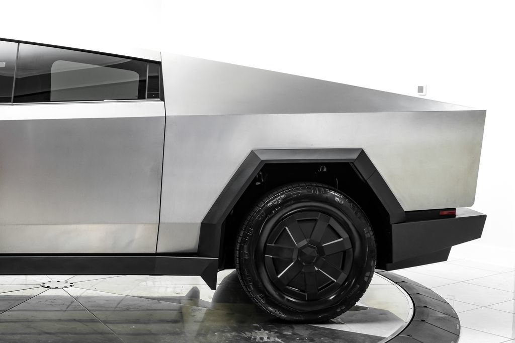 Used 2024 Tesla Cybertruck Cyberbeast AWD/4WD image 14