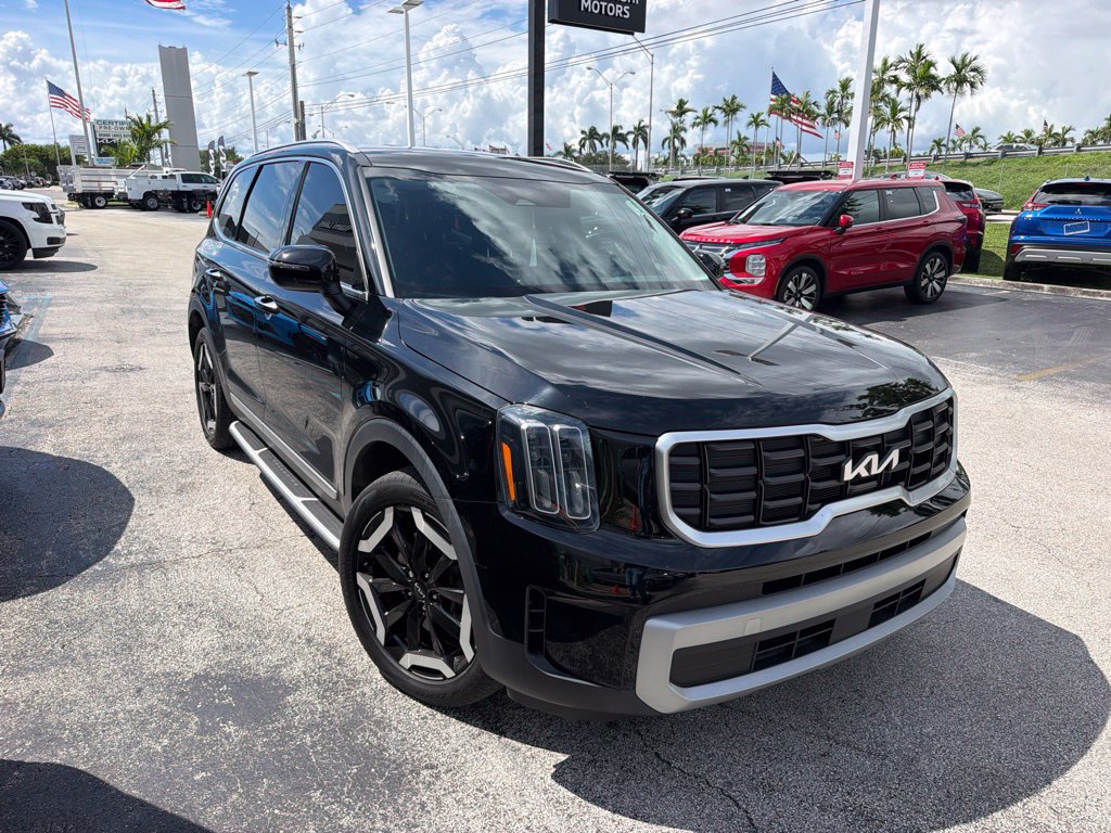 Used 2023 Kia Telluride S AWD/4WD image 3