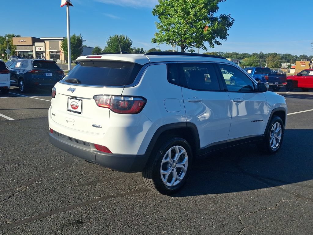 Used 2024 Jeep Compass Latitude AWD/4WD image 6