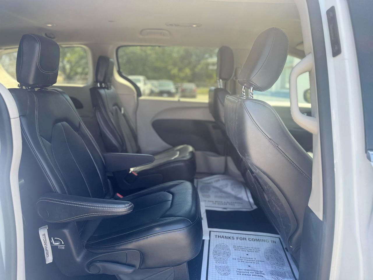 Used 2023 Chrysler Pacifica Touring-L image 30