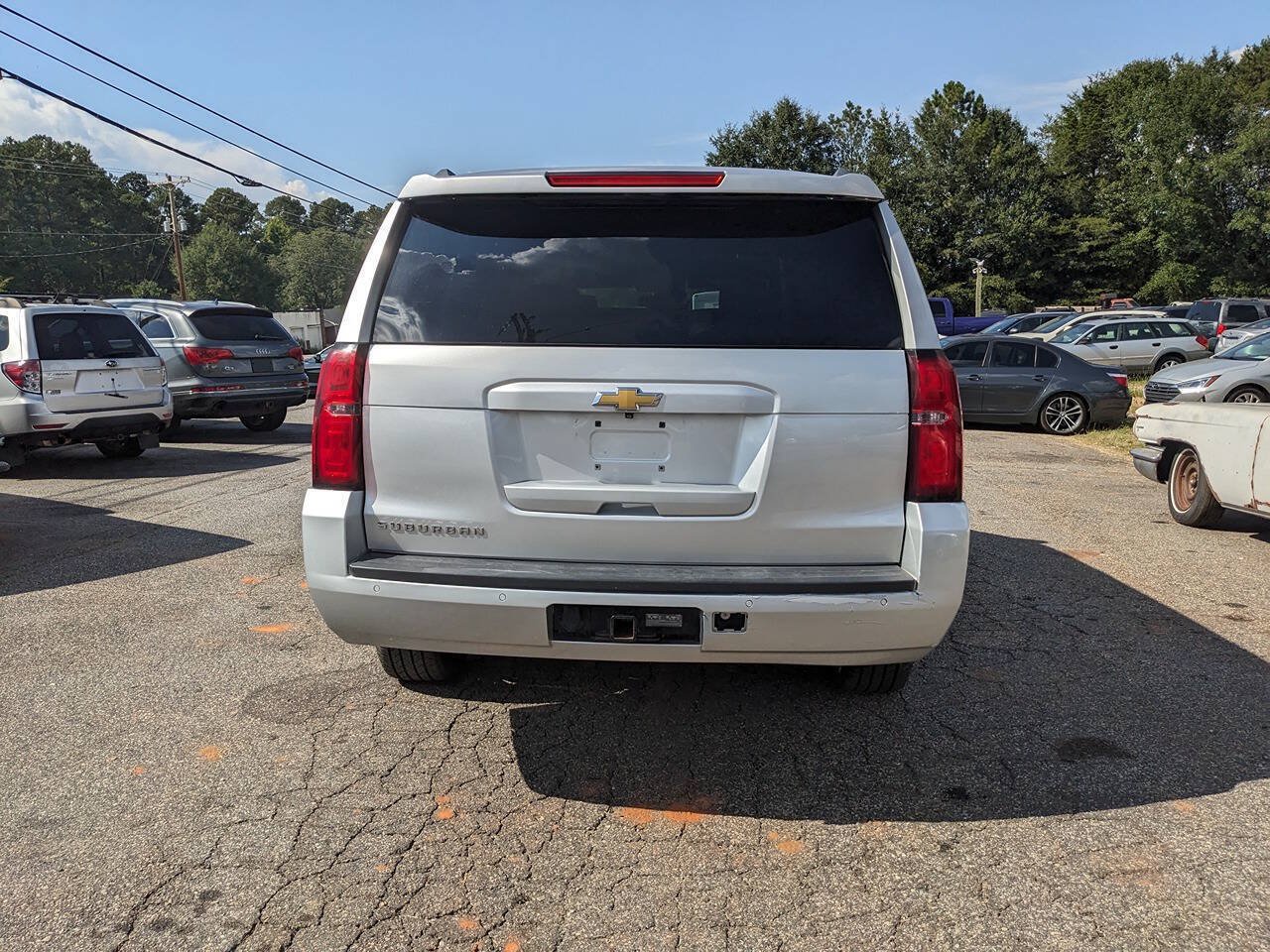 Used 2015 Chevrolet Suburban LT RWD image 11