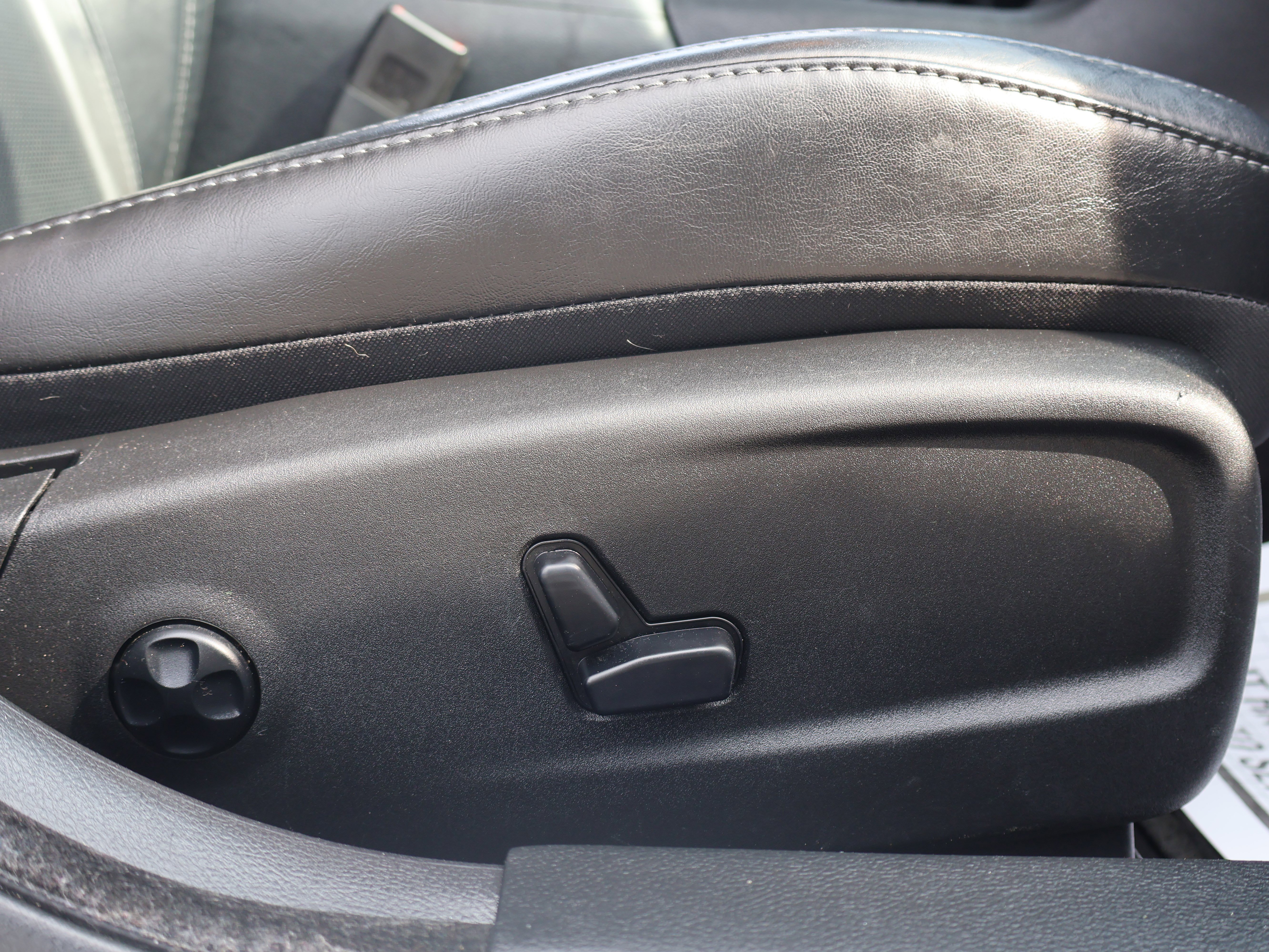 Used 2017 Dodge Charger SXT w/ AWD Plus Group image 10