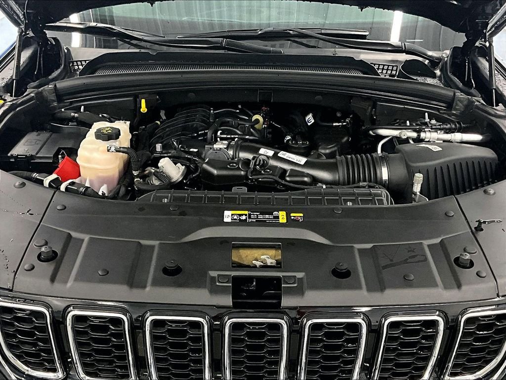 Used 2024 Jeep Grand Cherokee Limited AWD/4WD image 29