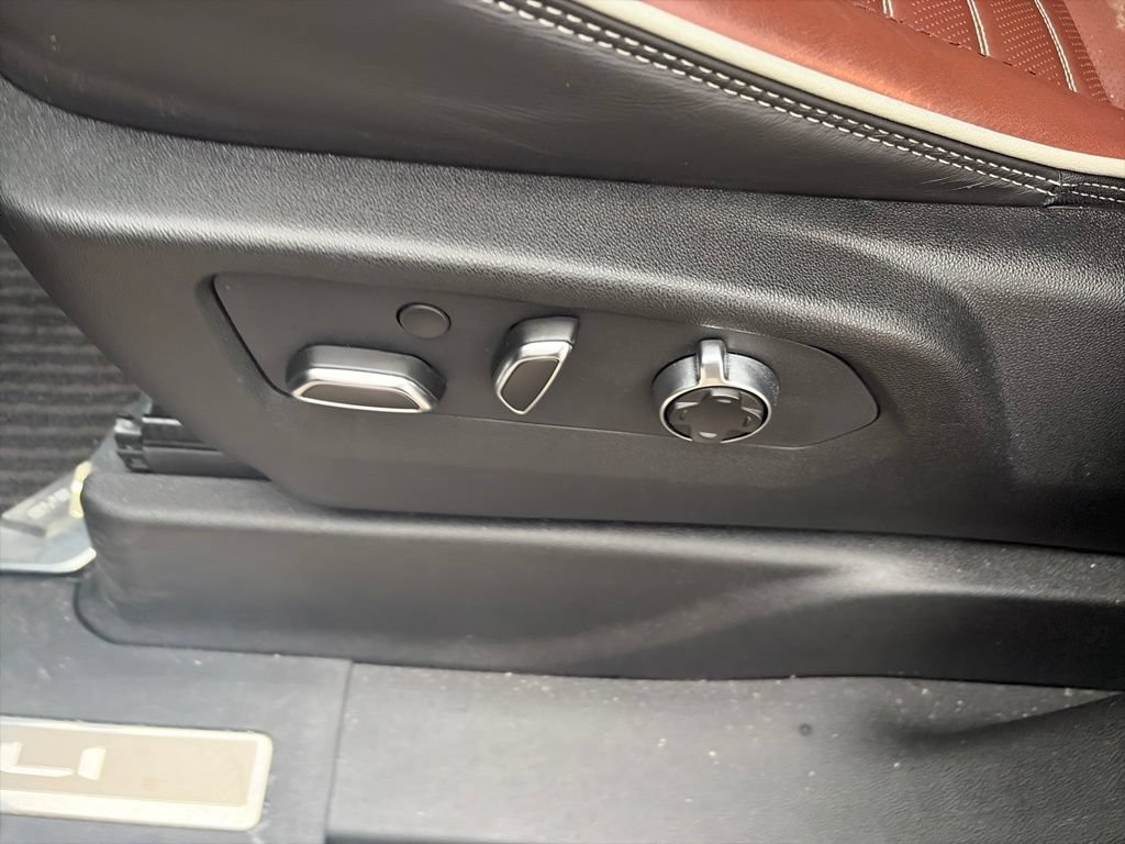 Used 2024 GMC Yukon Denali Ultimate AWD/4WD image 19