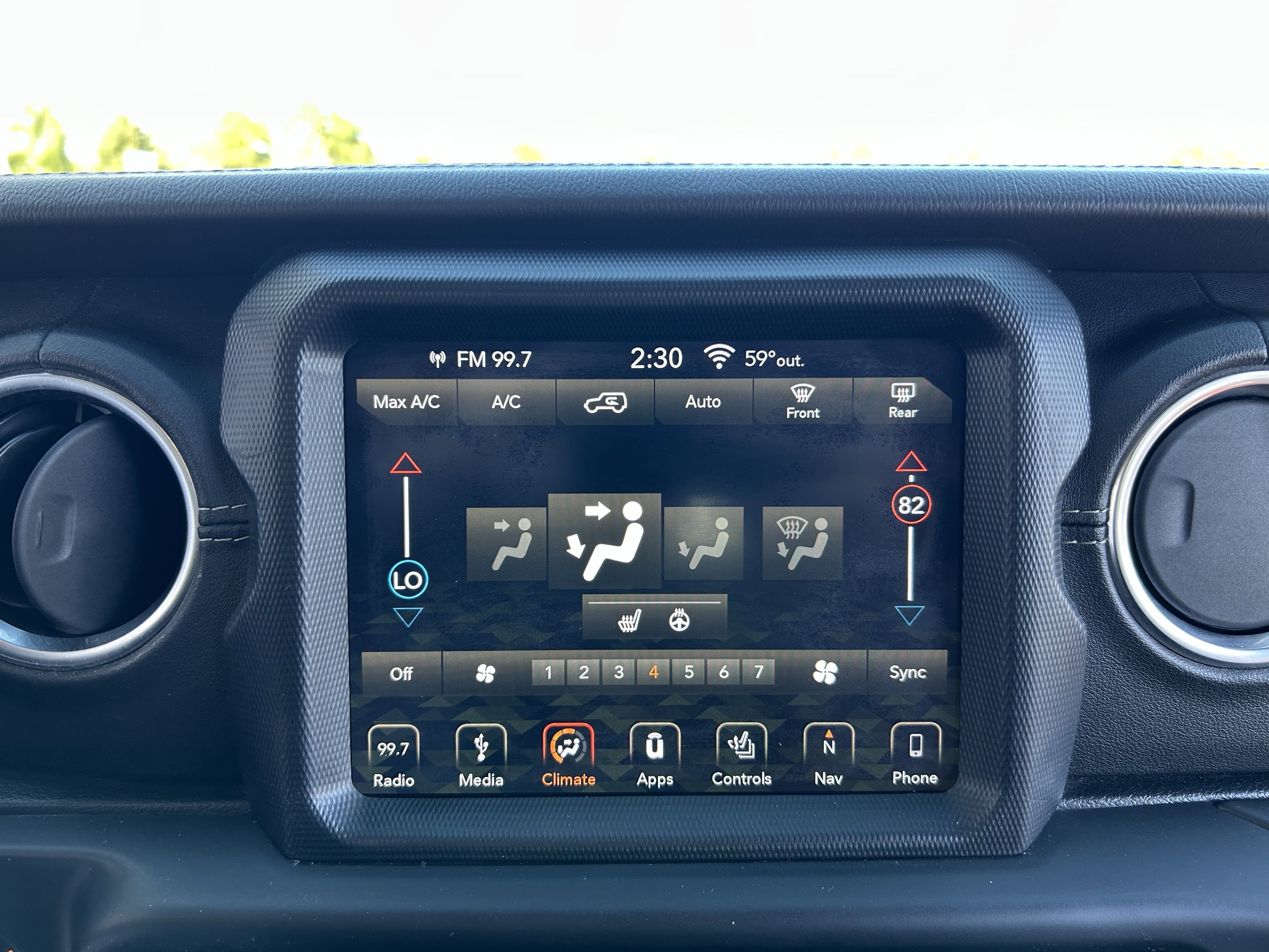 Used 2019 Jeep Wrangler Unlimited Sahara w/ Uconnect 4C Nav & Sound Group image 25