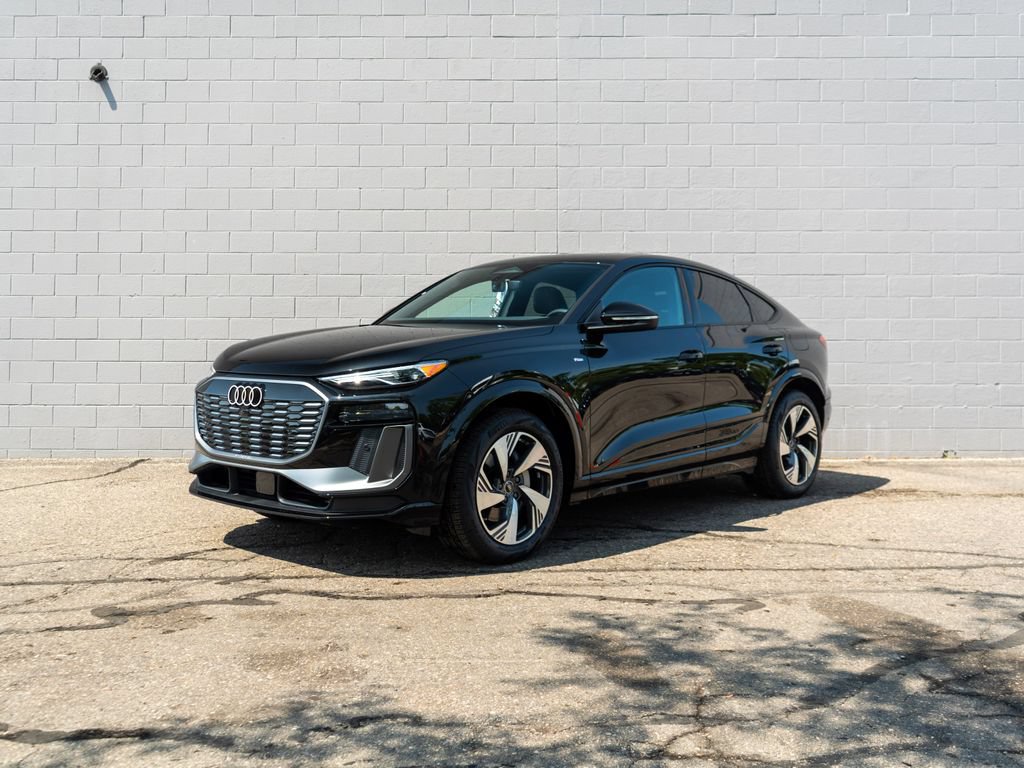 New 2027 Audi Q6 e-tron Premium AWD/4WD image 1