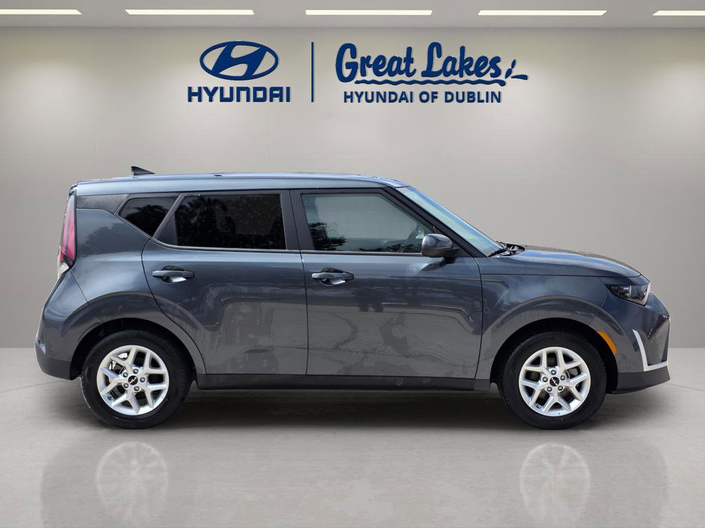 Used 2025 Kia Soul LX FWD image 6